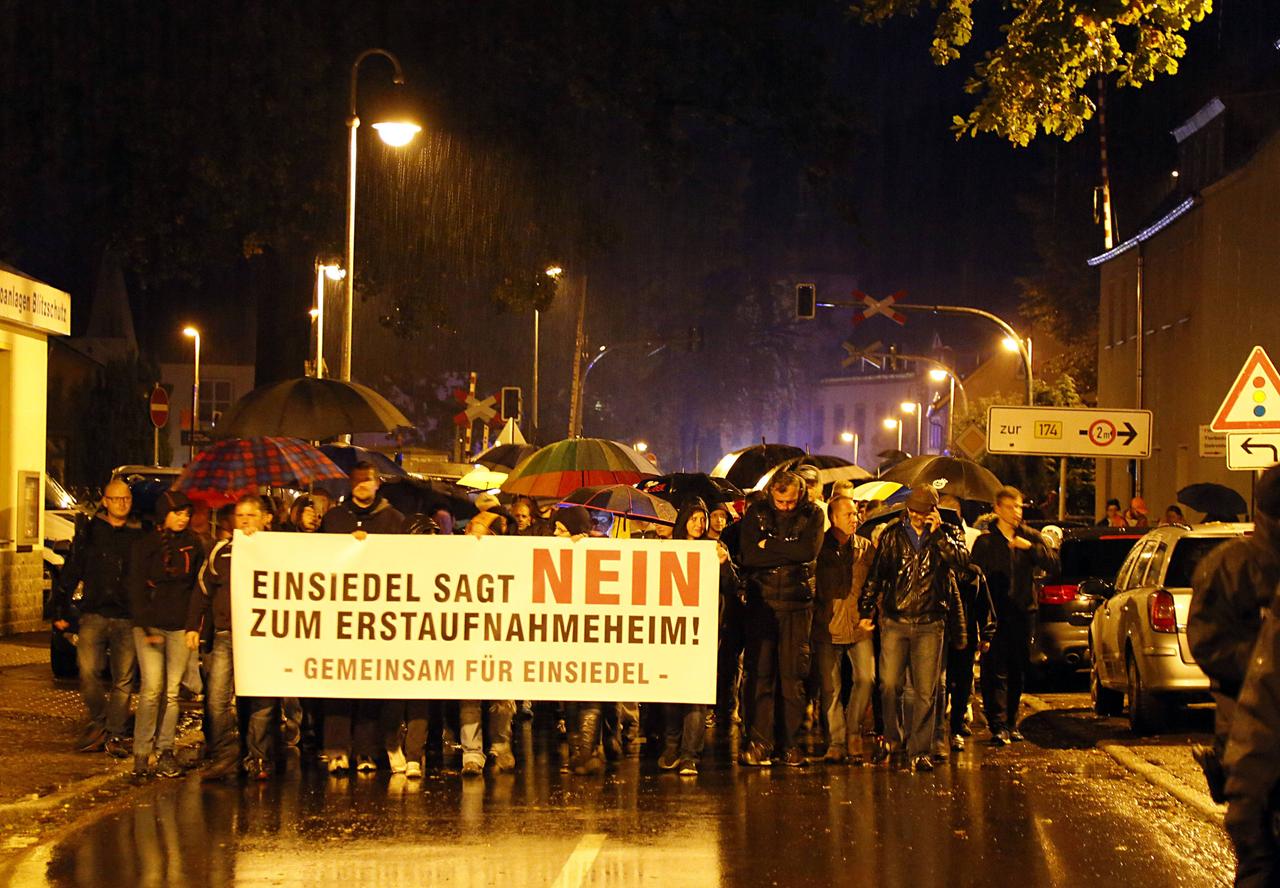 Proteste in Einsiedel gegen ein Erstaufnahmeheim Proteste in Einsiedel gegen ein Erstaufnahmeheim