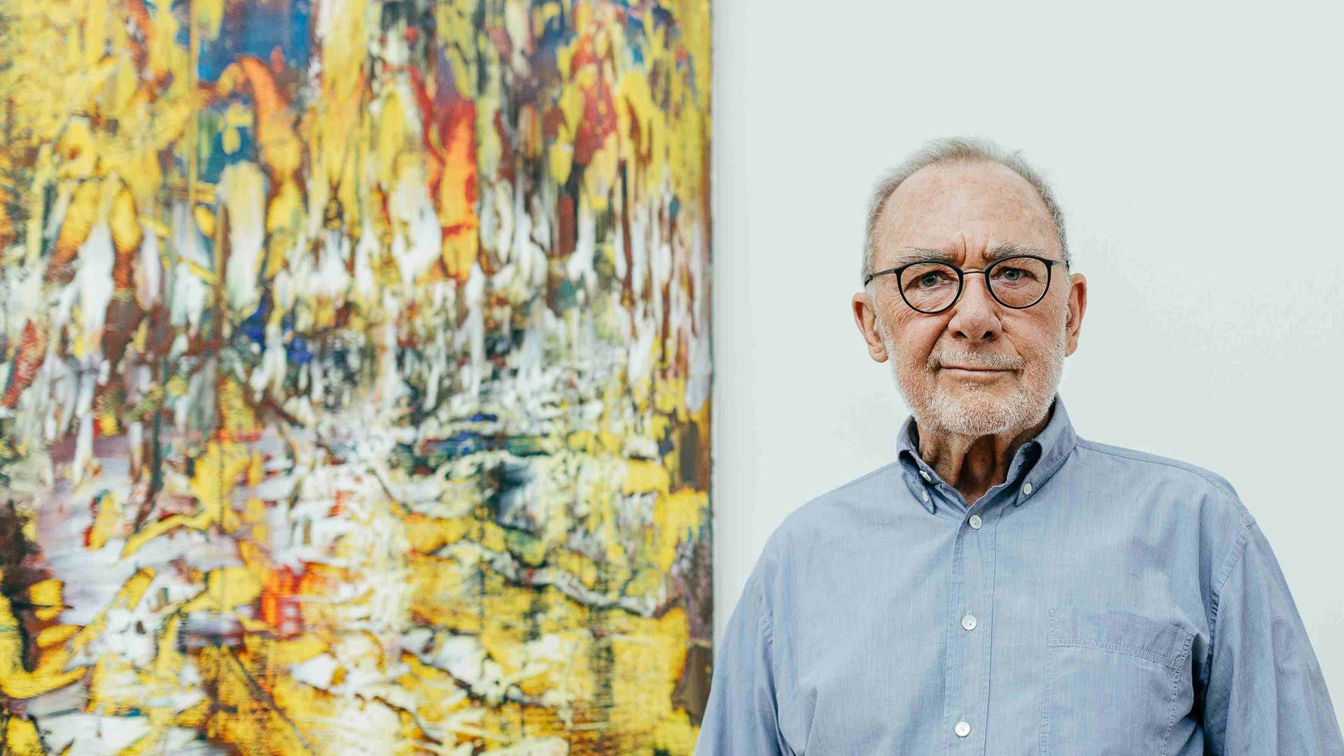 Gerhard Richter steht neben einem seiner Werke in einer Ausstellung in Dresden 2017. Gerhard Richter steht neben einem seiner Werke in einer Ausstellung in Dresden 2017.