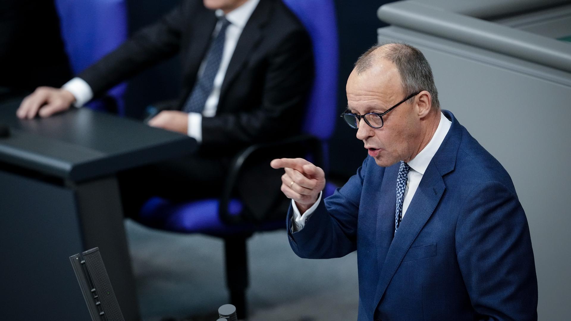 Der CDU-Bundesvorsitzende Friedrich Merz spricht im Bundestag. Der CDU-Bundesvorsitzende Friedrich Merz spricht im Bundestag.