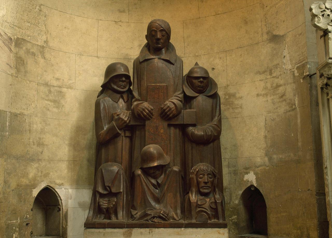 Ernst Barlachs Skulptur "Magdeburger Ehrenmal" von 1929 im Magdeburger Dom. Ernst Barlachs Skulptur "Magdeburger Ehrenmal" von 1929 im Magdeburger Dom.