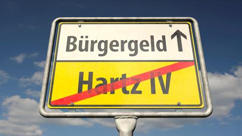 Ein Ortsausgangsschild zeigt an: Sie verlassen jetzt Hartz IV, als Nächstes kommt Bürgergeld.