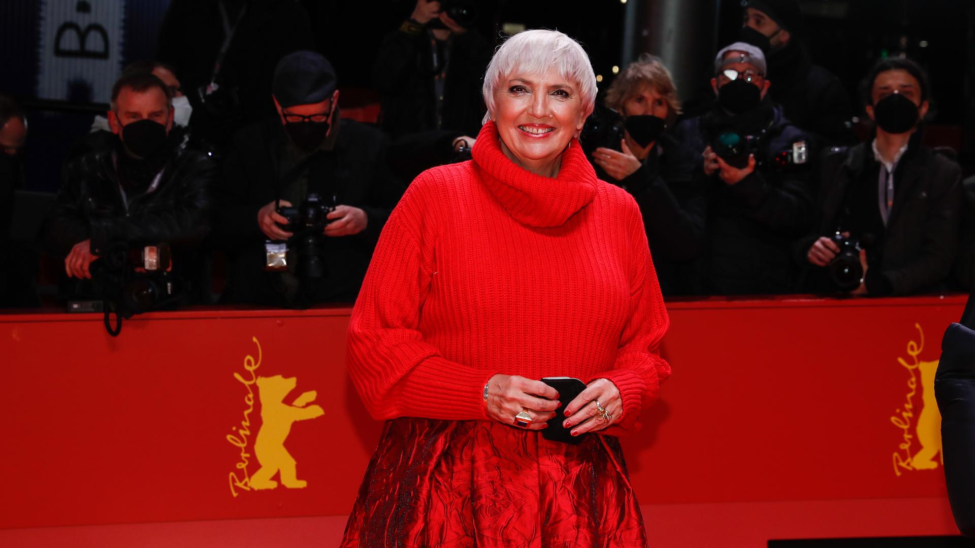 Kulturstaatsministerin Claudia Roth (Bündnis 90/Die Grünen) auf dem roten Teppich der Berlinale. Kulturstaatsministerin Claudia Roth (Bündnis 90/Die Grünen) auf dem roten Teppich der Berlinale.
