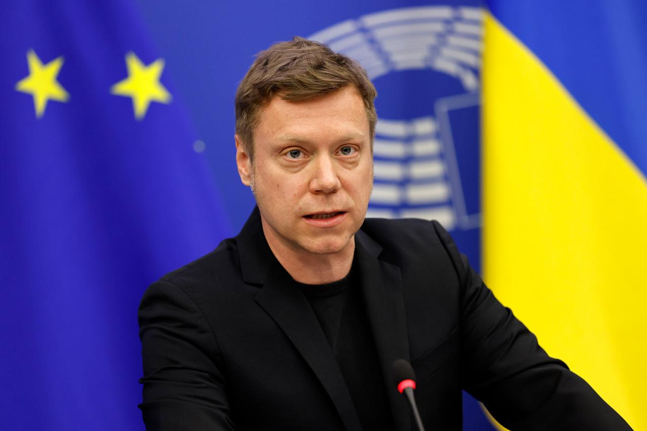Der Linke Europapolitiker Martin Schirdewan bei einer Pressekonferenz im Europäischen Parlament im März 2022 Der Linke Europapolitiker Martin Schirdewan bei einer Pressekonferenz im Europäischen Parlament im März 2022
