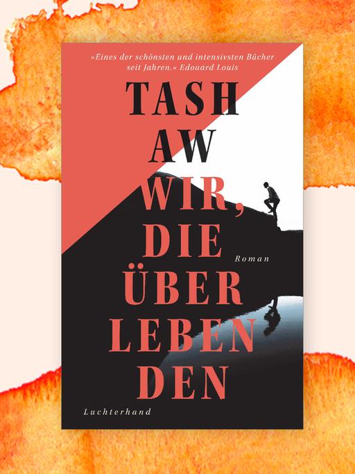 Covercollage mit dem Cover des Krimis von Tash Aw, "Wir, die Überlebenden". Es zeigt neben dem Autorennamen Tash Aw und dem Titel im Hintergrund  die Illustration eines Menschen, der bergauf geht. Die Szene spiegelt sich im Wasser. Von oben links schiebt sich ein roter Keil ins Bild.
