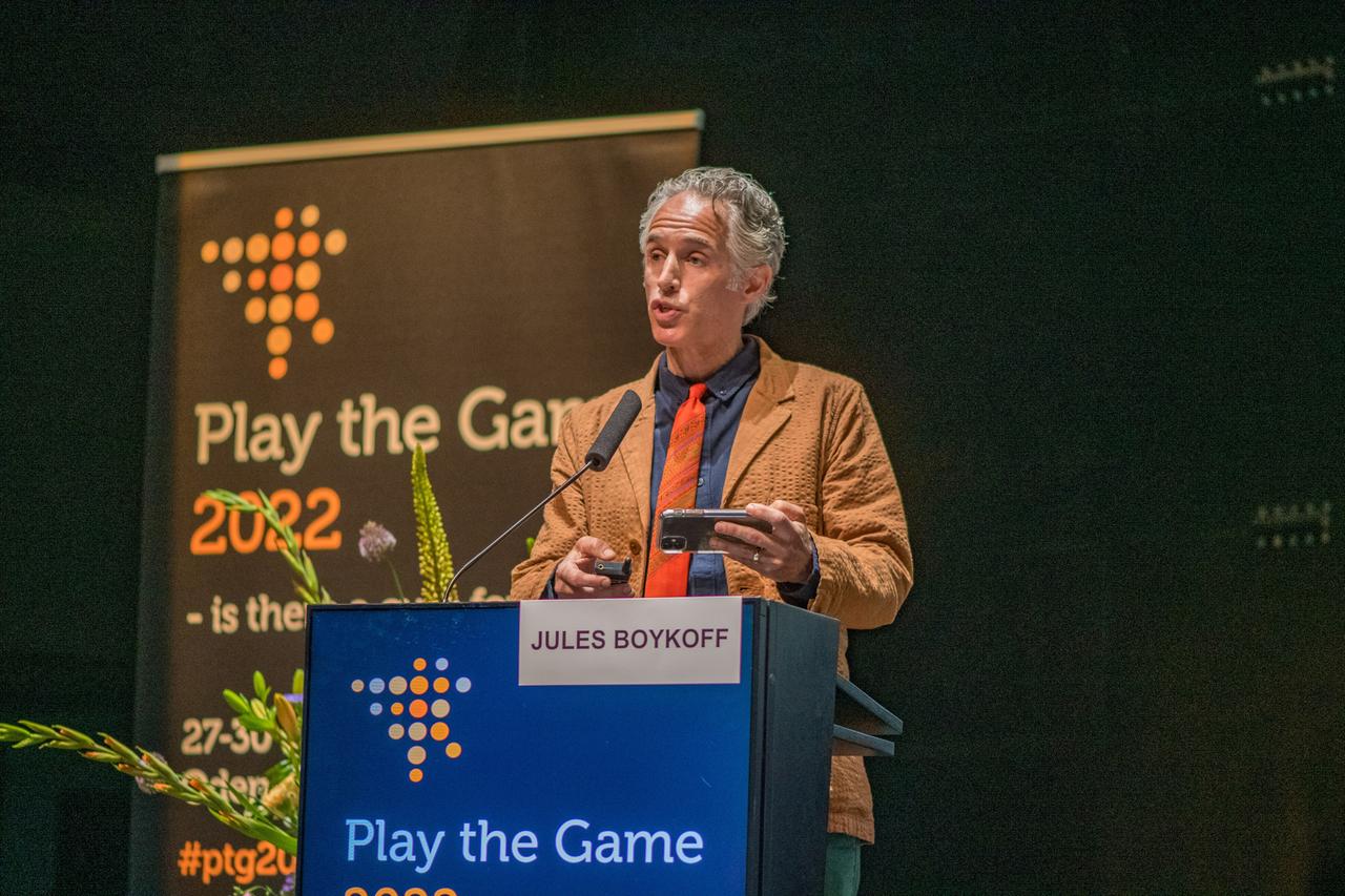 Der US-Politologe Jules Boykoff bei der Sportkonferenz "Play the Game" Der US-Politologe Jules Boykoff bei der Sportkonferenz "Play the Game"