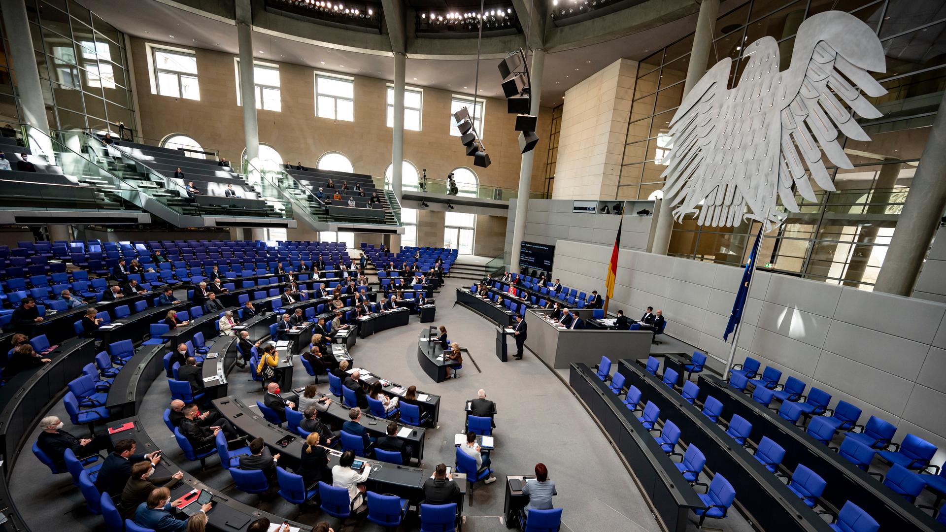 Blick in den Plenarsaal während einer Sitzung des Deutschen Bundestages am 28.04.2022 Blick in den Plenarsaal während einer Sitzung des Deutschen Bundestages am 28.04.2022