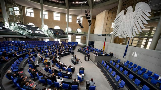 Blick in den Plenarsaal während einer Sitzung des Deutschen Bundestages am 28.04.2022 
