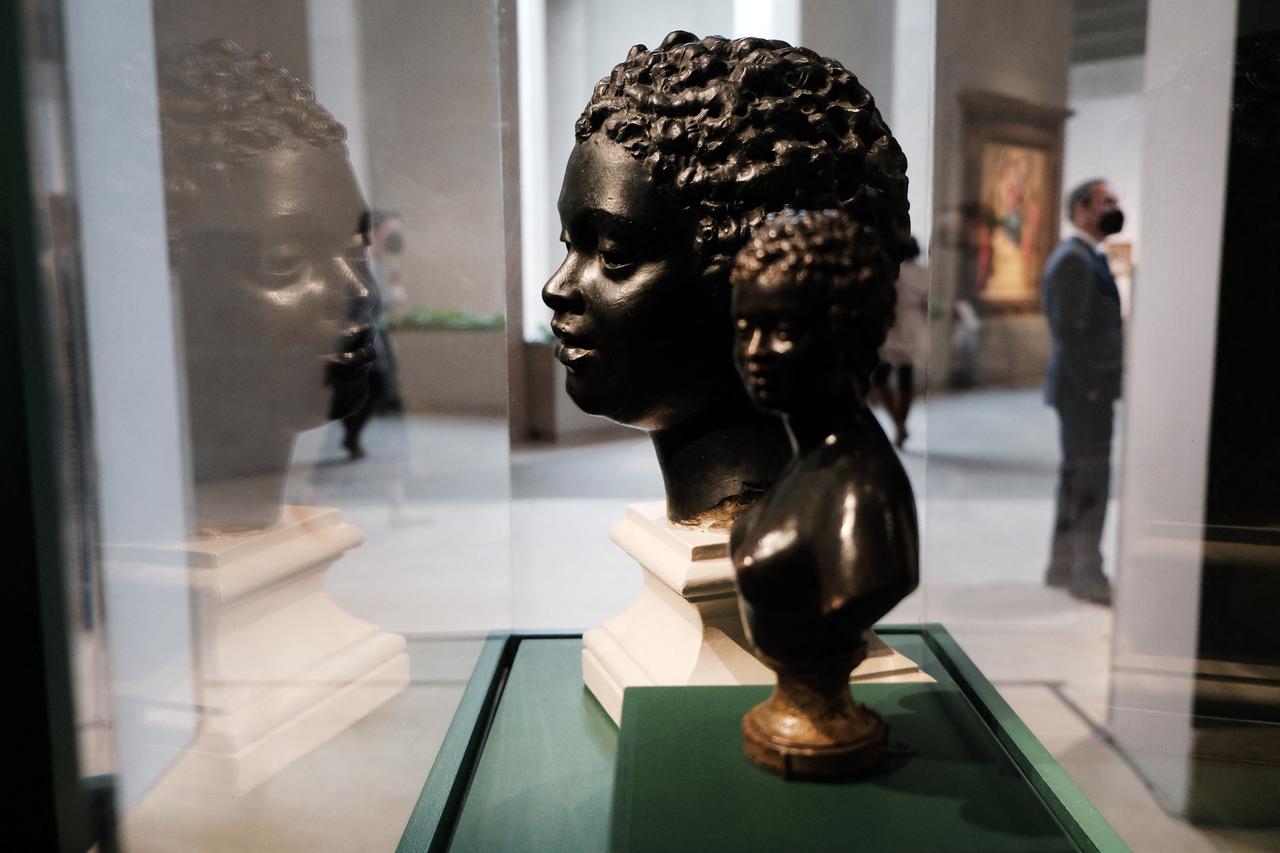 Die Büste „Head of a Woman“ ist ein Exponat der Schau "Fictions of Emancipation: Carpeaux Recast" im New Yorker Metropolitan Museum of Art. Die Büste „Head of a Woman“ ist ein Exponat der Schau "Fictions of Emancipation: Carpeaux Recast" im New Yorker Metropolitan Museum of Art.