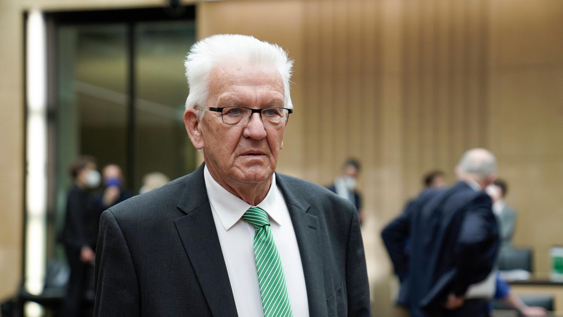 Baden-Württembergs Ministerpräsident Winfried Kretschmann (Bündnis90/ Die Grünen) während der 1021. Bundesratsitzung in Berlin Baden-Württembergs Ministerpräsident Winfried Kretschmann (Bündnis90/ Die Grünen) während der 1021. Bundesratsitzung in Berlin