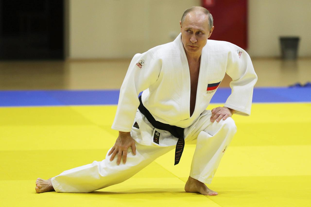 Das Foto zeigt den russischen Präsidenten Putin beim Judo-Training.