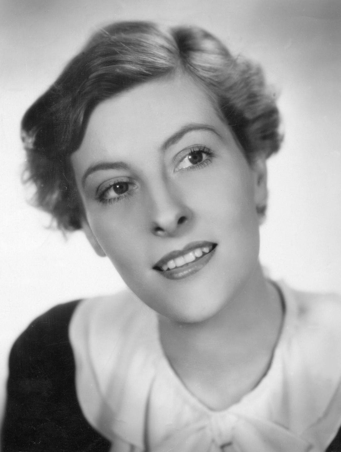 Eine historische schwarzweiss Aufnahme der deutschen Schauspielerin Marianne Hoppe von 1935.