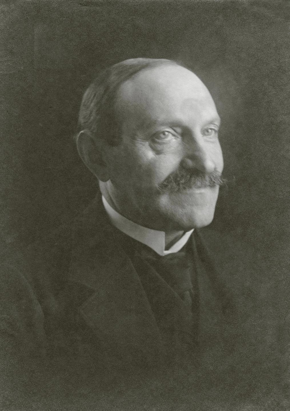 Porträtfoto in Schwarz-Weiß von Hugo Haase, undatierte Aufnahme Porträtfoto in Schwarz-Weiß von Hugo Haase, undatierte Aufnahme