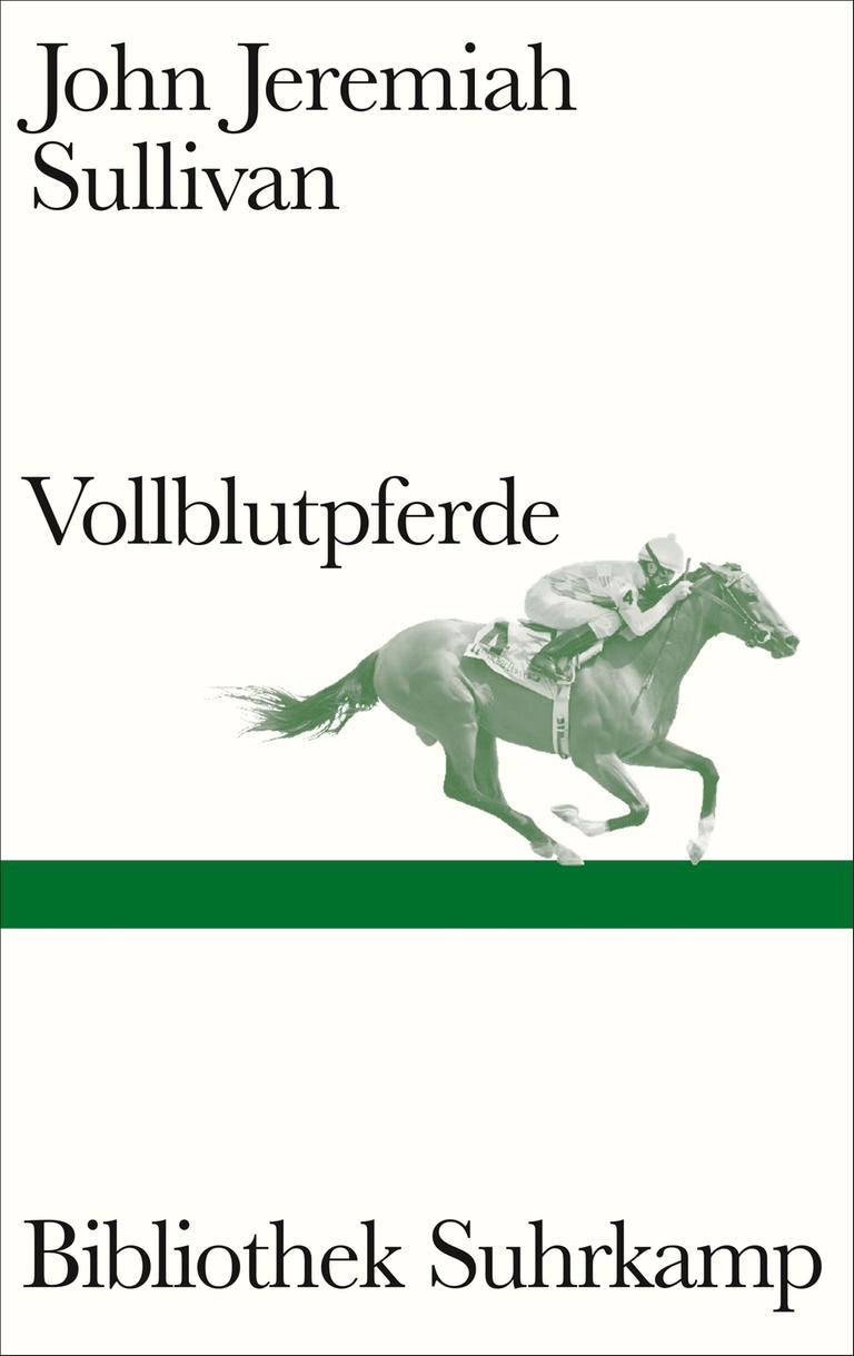 Das Cover des Buches von John Jeremiah Sullivan, "Vollblutpferde". Es zeigt neben dem Namen des Autors und dem Titel in der Mitte einen grünen Streifen, darüber ein Foto eines Reiters auf einem galoppierendem Pferd. Das Cover des Buches von John Jeremiah Sullivan, "Vollblutpferde". Es zeigt neben dem Namen des Autors und dem Titel in der Mitte einen grünen Streifen, darüber ein Foto eines Reiters auf einem galoppierendem Pferd.