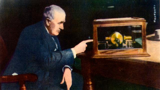 Der Amerikaner Thomas Alva Edison (1847-1931) war ein talentierter Erfinder mit mehr als 1.000 registrierten Patenten - viele davon im Bereich der Elektrizität. 