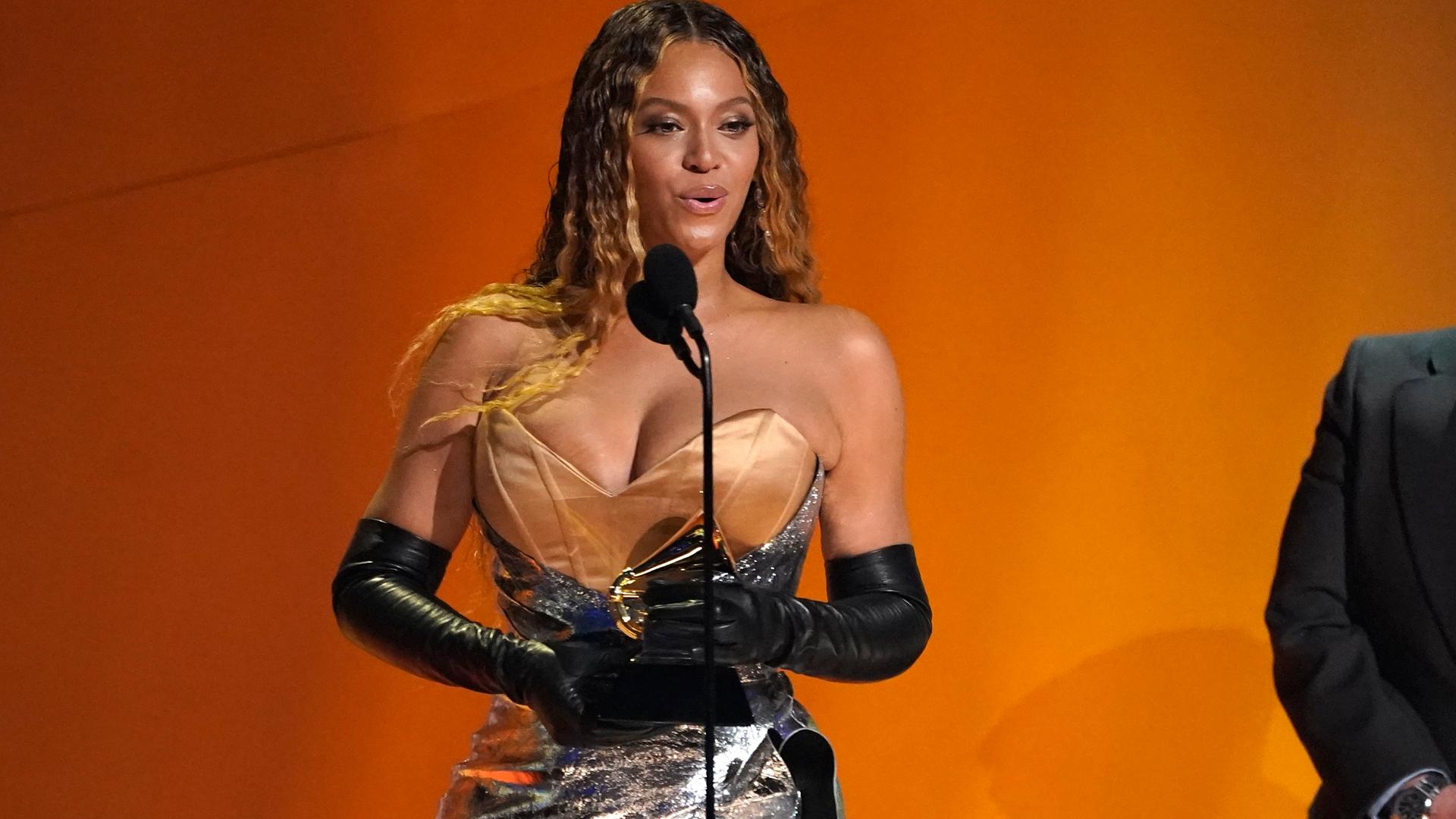 USA - Beyoncé bricht Allzeit-Rekord bei Grammys - Iranische Protesthymne prämiert