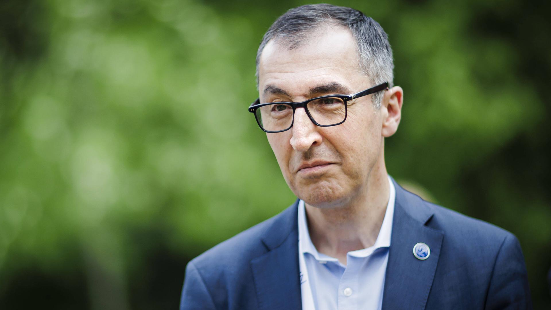 Cem Özdemir, G7-Agrarministertreffen in Stuttgart. Thema ist die sich abzeichnende weltweite Ernährungskrise angesichts des Ukraine-Kriegs.
Cem Özdemir, G7-Agrarministertreffen in Stuttgart. Thema ist die sich abzeichnende weltweite Ernährungskrise angesichts des Ukraine-Kriegs.