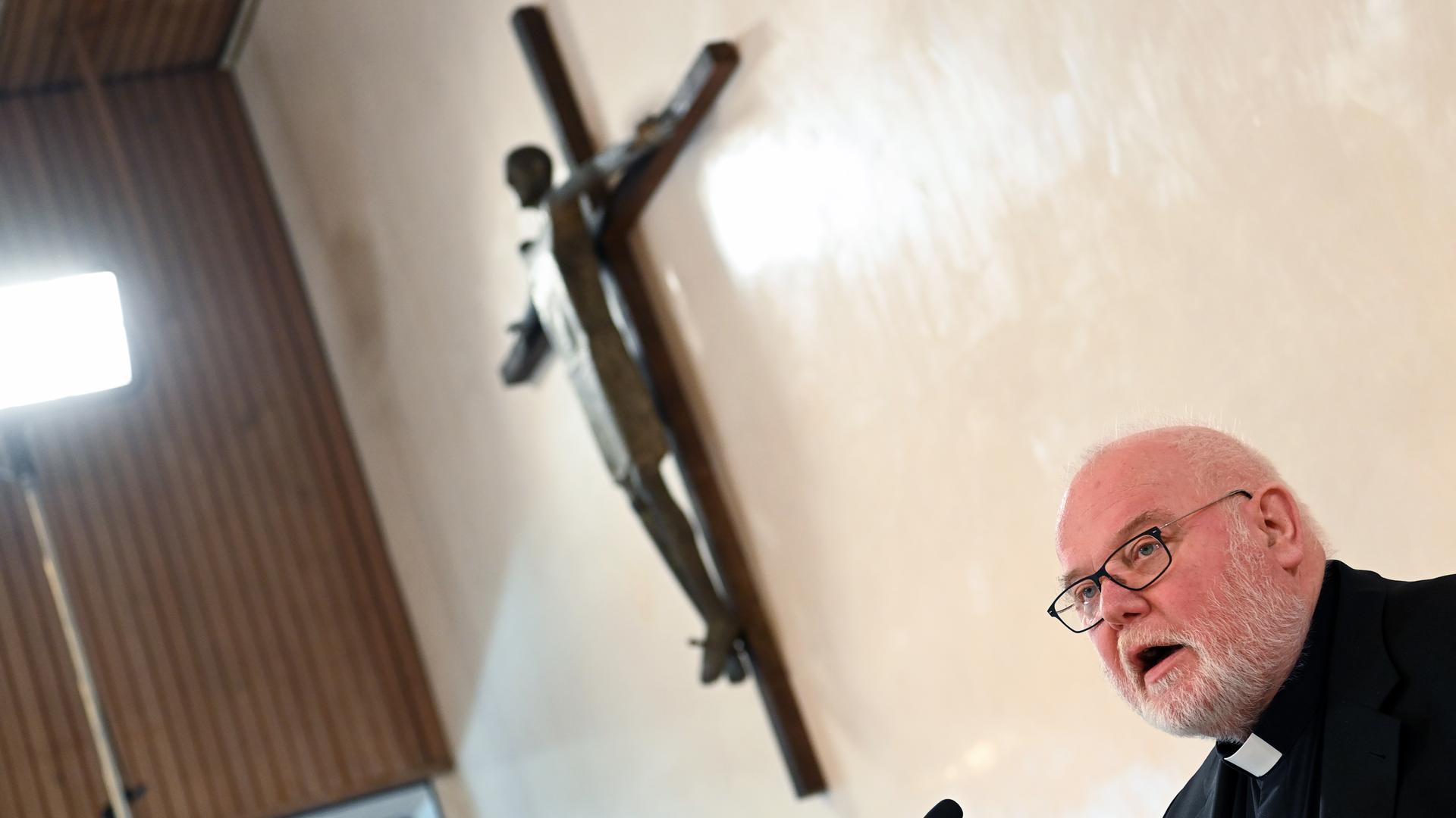 Kardinal Reinhard Marx, Erzbischof von München und Freising, äußert sich bei einer Pressekonferenz zum Gutachten zu sexueller Gewalt gegen Kinder und Jugendliche im katholischen Erzbistum München und Freising. Kardinal Reinhard Marx, Erzbischof von München und Freising, äußert sich bei einer Pressekonferenz zum Gutachten zu sexueller Gewalt gegen Kinder und Jugendliche im katholischen Erzbistum München und Freising.