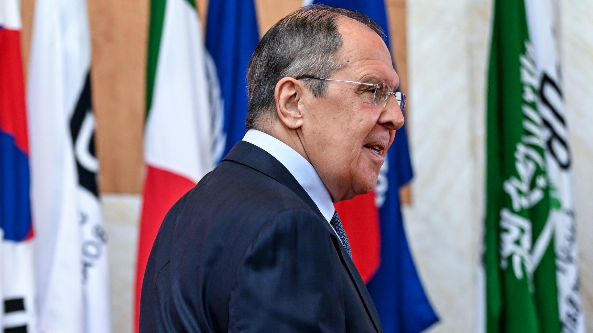 Der russische Außenmister Sergej Lawrow, beim G20-Gipfel der Außenministerinnen und -Außenminister in Indonesien. Der russische Außenmister Sergej Lawrow, beim G20-Gipfel der Außenministerinnen und -Außenminister in Indonesien.