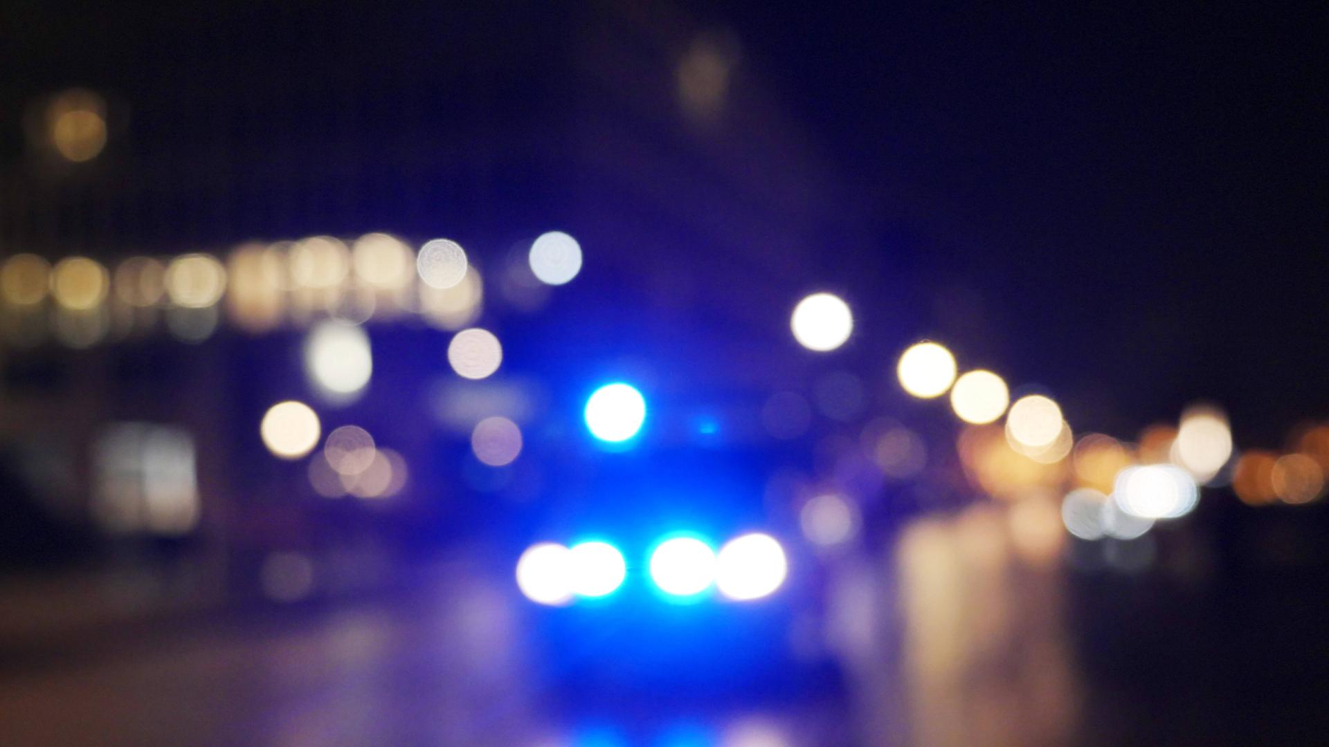 Ein Polizeiauto im Einsatz in Berlin Ein Polizeiauto im Einsatz in Berlin