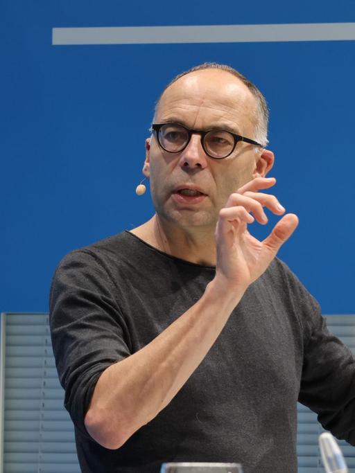 Stephan Lessenich: "Nicht mehr normal. Gesellschaft am Rande des Nervenzusammenbruchs", Hanser Berlin Verlag 