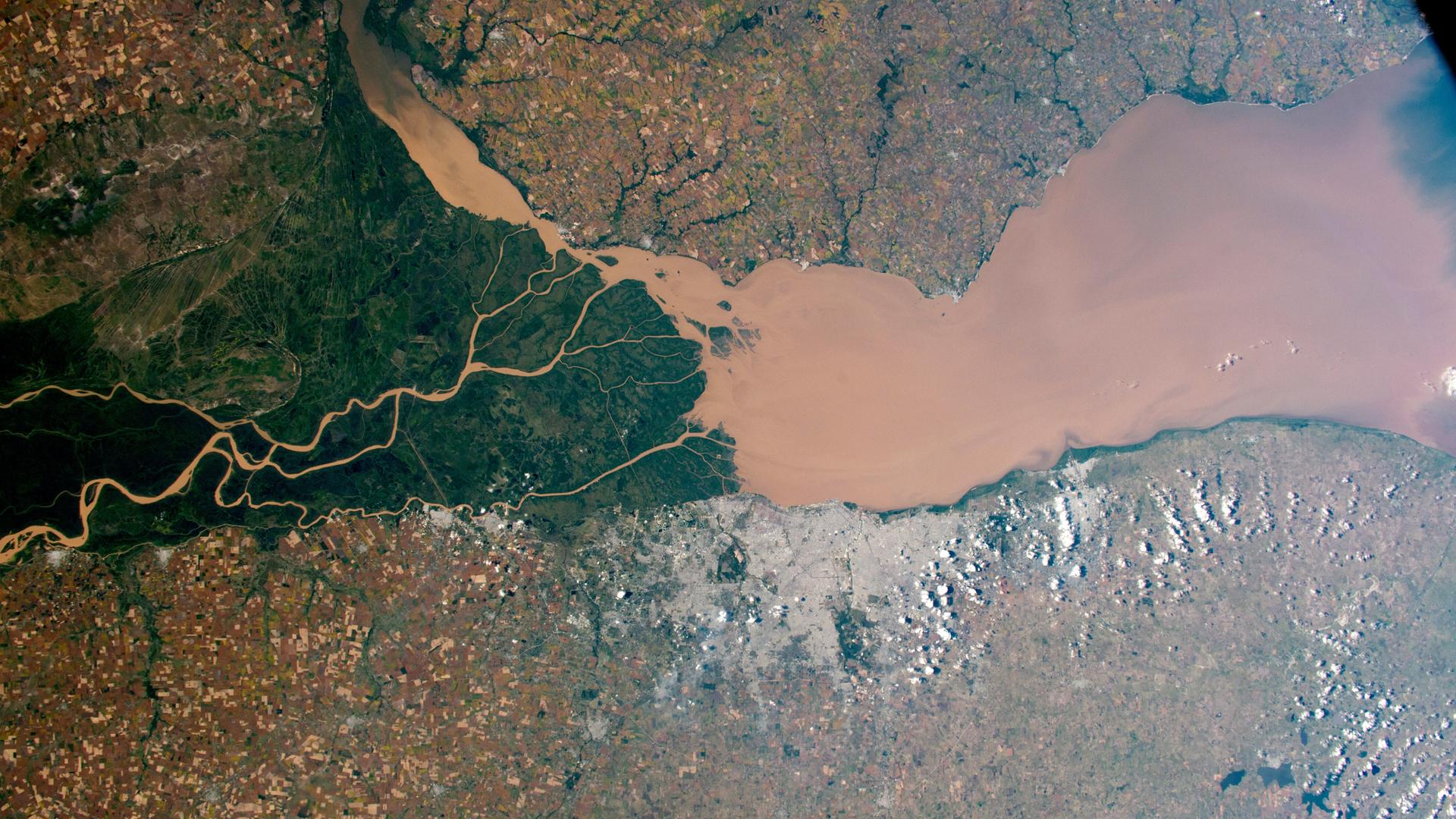 Luftaufnahme des Flusses Paraná in Argentinien Luftaufnahme des Flusses Paraná in Argentinien
