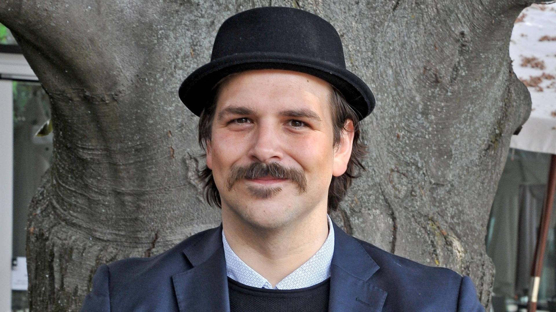 Der österreichische Autor Ferdinand Schmalz im Porträt. Der österreichische Autor Ferdinand Schmalz im Porträt.