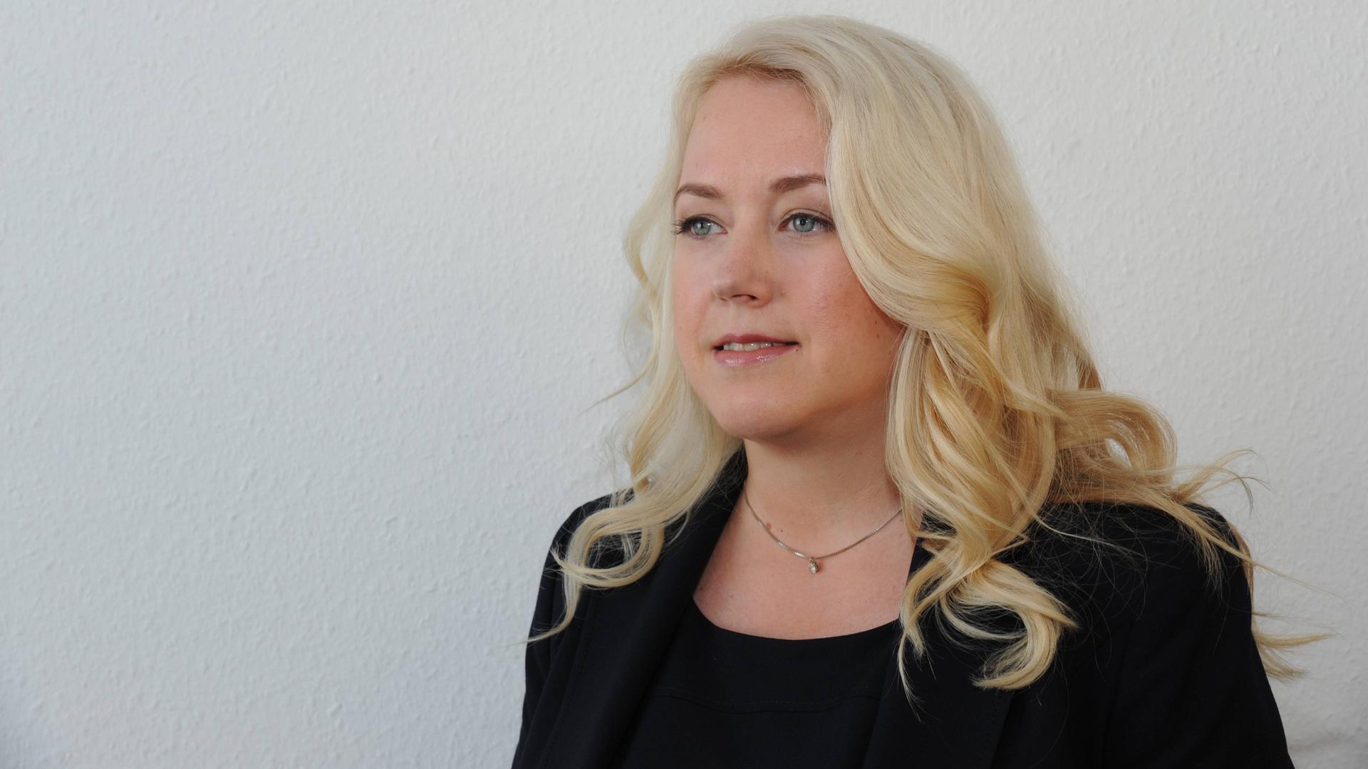 Poträtaufnahme der Juristin und Publizistin Liane Bednarz 2015 in Köln. Poträtaufnahme der Juristin und Publizistin Liane Bednarz 2015 in Köln.