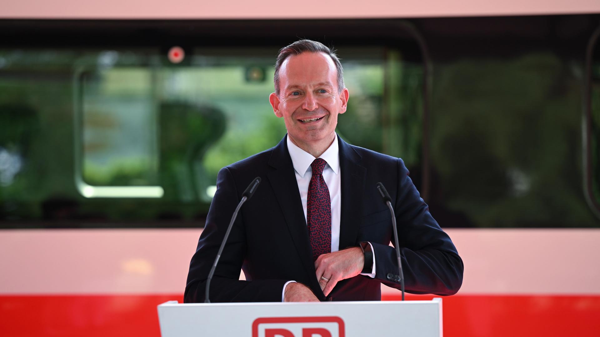 Volker Wissing (FDP), Bundesverkehrsminister, spricht während der Zugtaufe des 100. ICE 4 der Deutschen Bahn im Hauptbahnhof. Volker Wissing (FDP), Bundesverkehrsminister, spricht während der Zugtaufe des 100. ICE 4 der Deutschen Bahn im Hauptbahnhof.