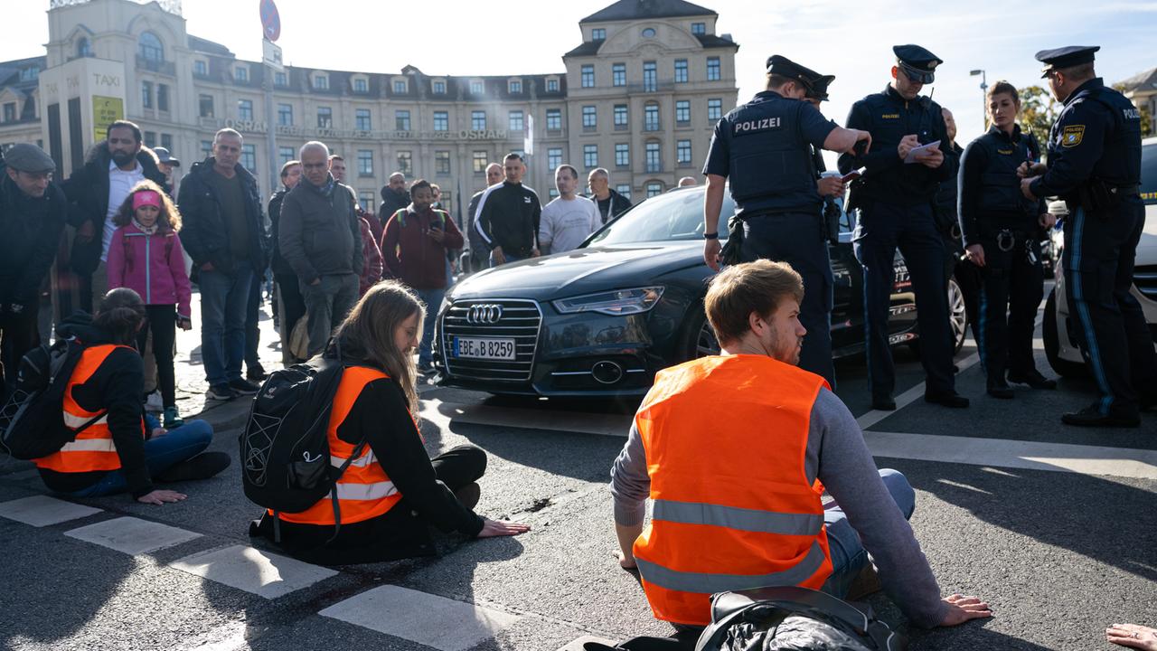 Klimaprotest - "Letzte Generation": Auch 2023 "Druck Von Der Straße"