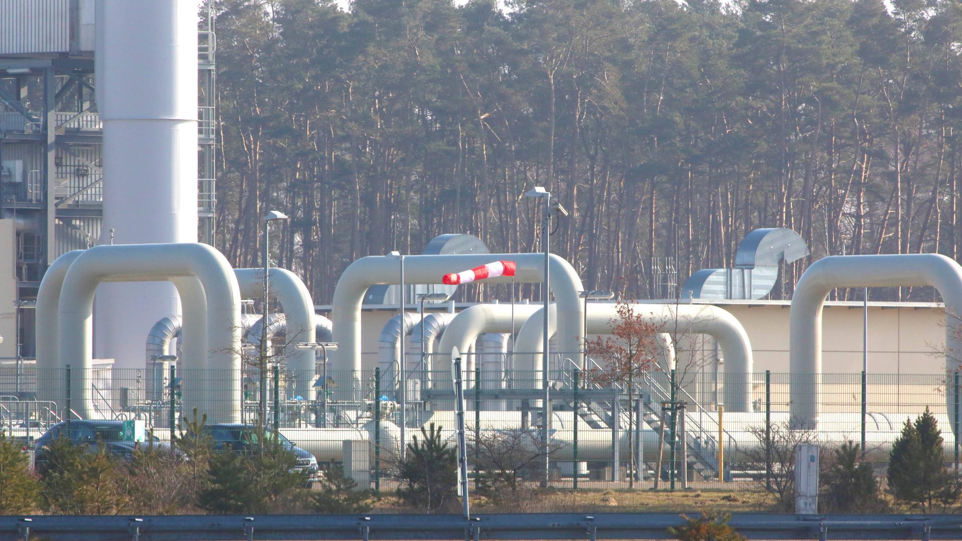 Rohrsysteme und Absperrvorrichtungen in der Gasempfangsstation der Ostseepipeline Nord Stream 1 in Lubmin