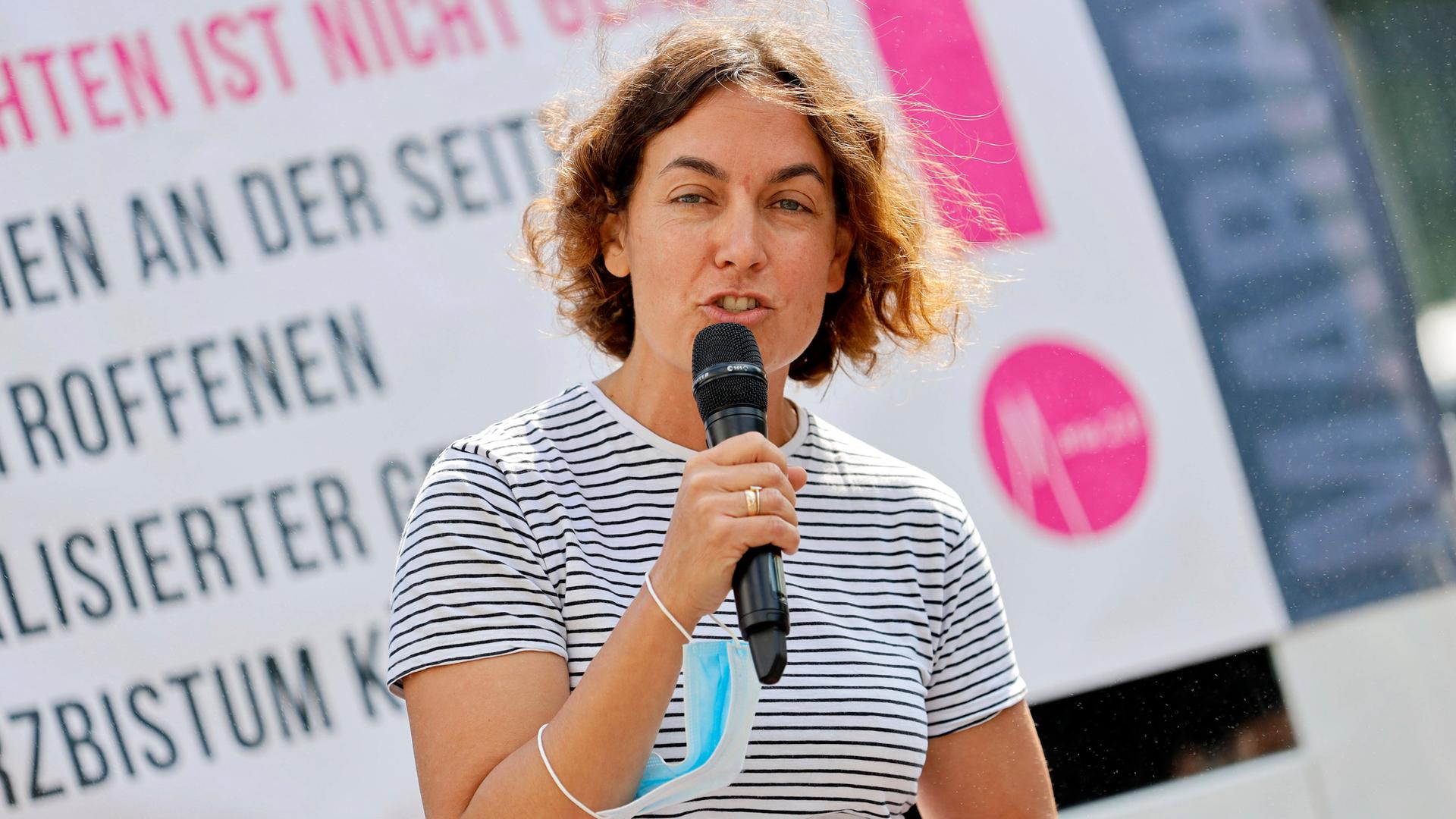 Das Foto zeigt die Theologin Maria Mesrian. Das Foto zeigt die Theologin Maria Mesrian.