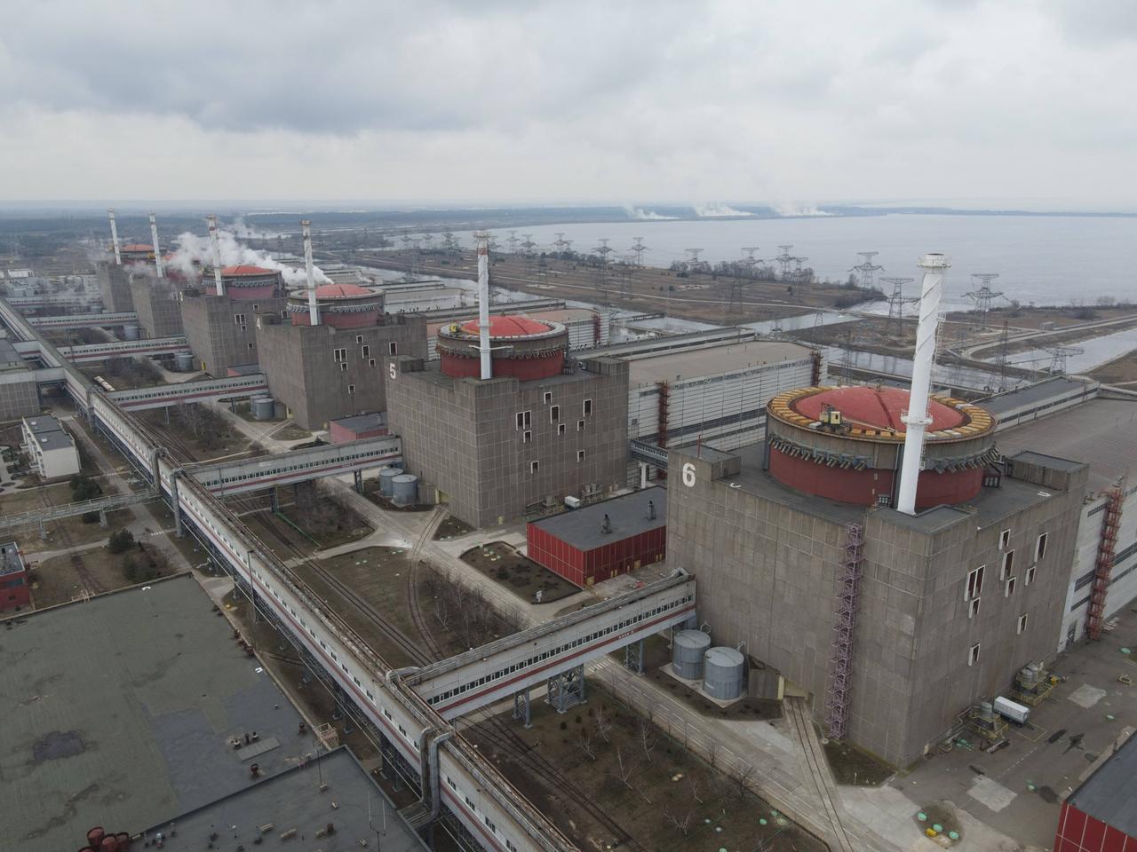 Die Reaktorblöcke des Kernkraftwerks Saporischschja (Aufnahme von März 2022) Die Reaktorblöcke des Kernkraftwerks Saporischschja (Aufnahme von März 2022)