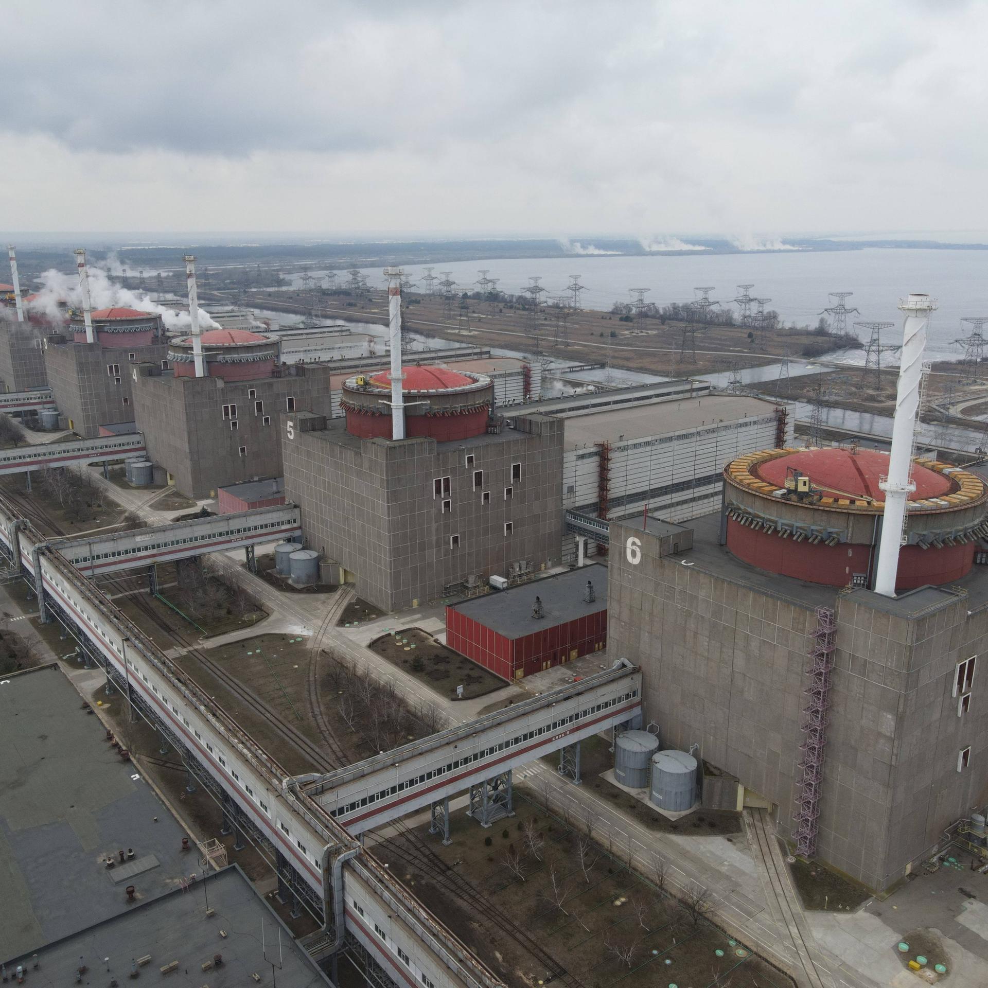 Die Reaktorblöcke des Kernkraftwerks Saporischschja (Aufnahme aus dem März 2022)