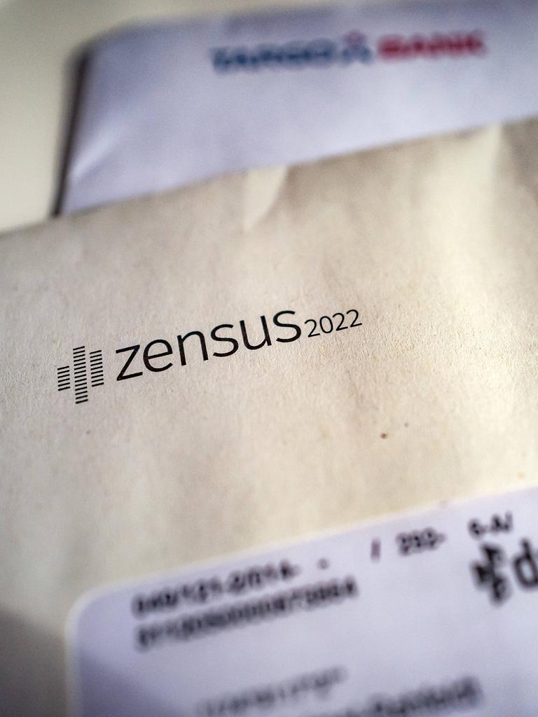 Ein Briefumschlag mit dem Aufdruck "Zensus 2022".