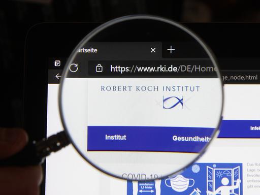 Blick auf die Webseite des Robert-Koch-Instituts 
