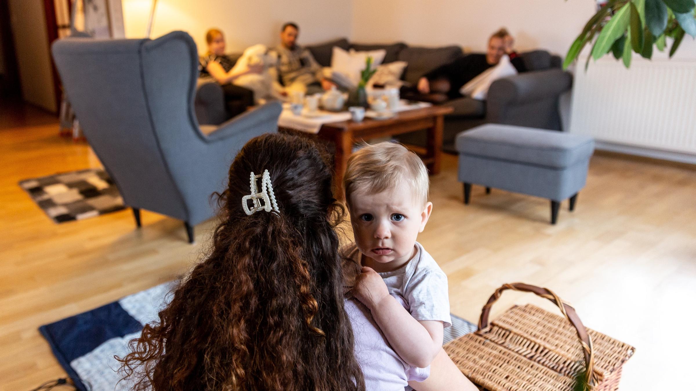 Ukrainische Flüchtlinge haben Unterschlupf bei einer Gastfamilie gefunden. 
