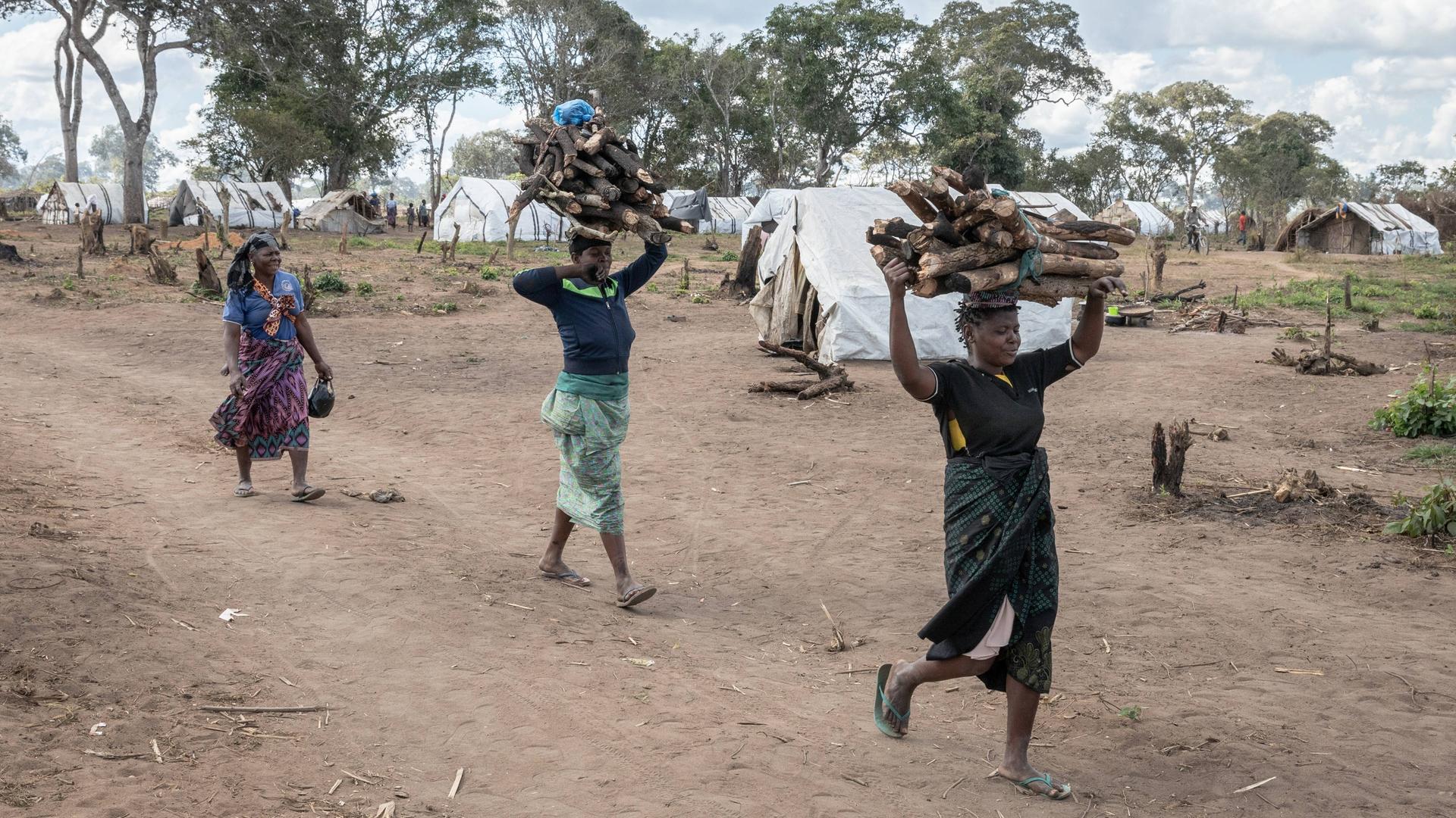 Die Regierung von Mosambik hat im Bezirk Mueda in der Provinz Cabo Delgado Hunderte Menschen angesiedelt, die vor Terrorangriffen geflohen waren. Verschiedene NGOs helfen Die Regierung von Mosambik hat im Bezirk Mueda in der Provinz Cabo Delgado Hunderte Menschen angesiedelt, die vor Terrorangriffen geflohen waren. Verschiedene NGOs helfen