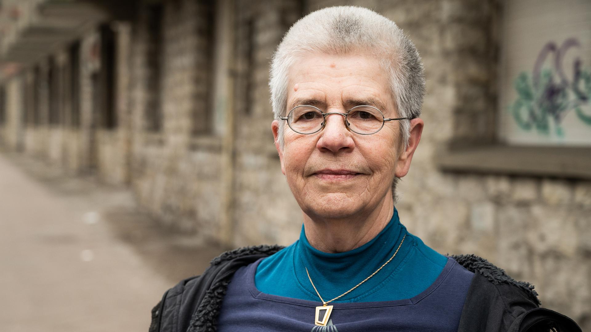 Porträtaufnahme von Elke Schilling. Porträtaufnahme von Elke Schilling.