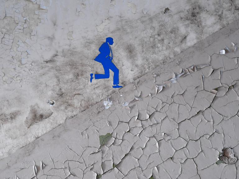 Ein Graffito im Treppenhaus der Defensionskaserne, die auf dem Petersberg im Zentrum der Landeshauptstadt Thüringens steht.