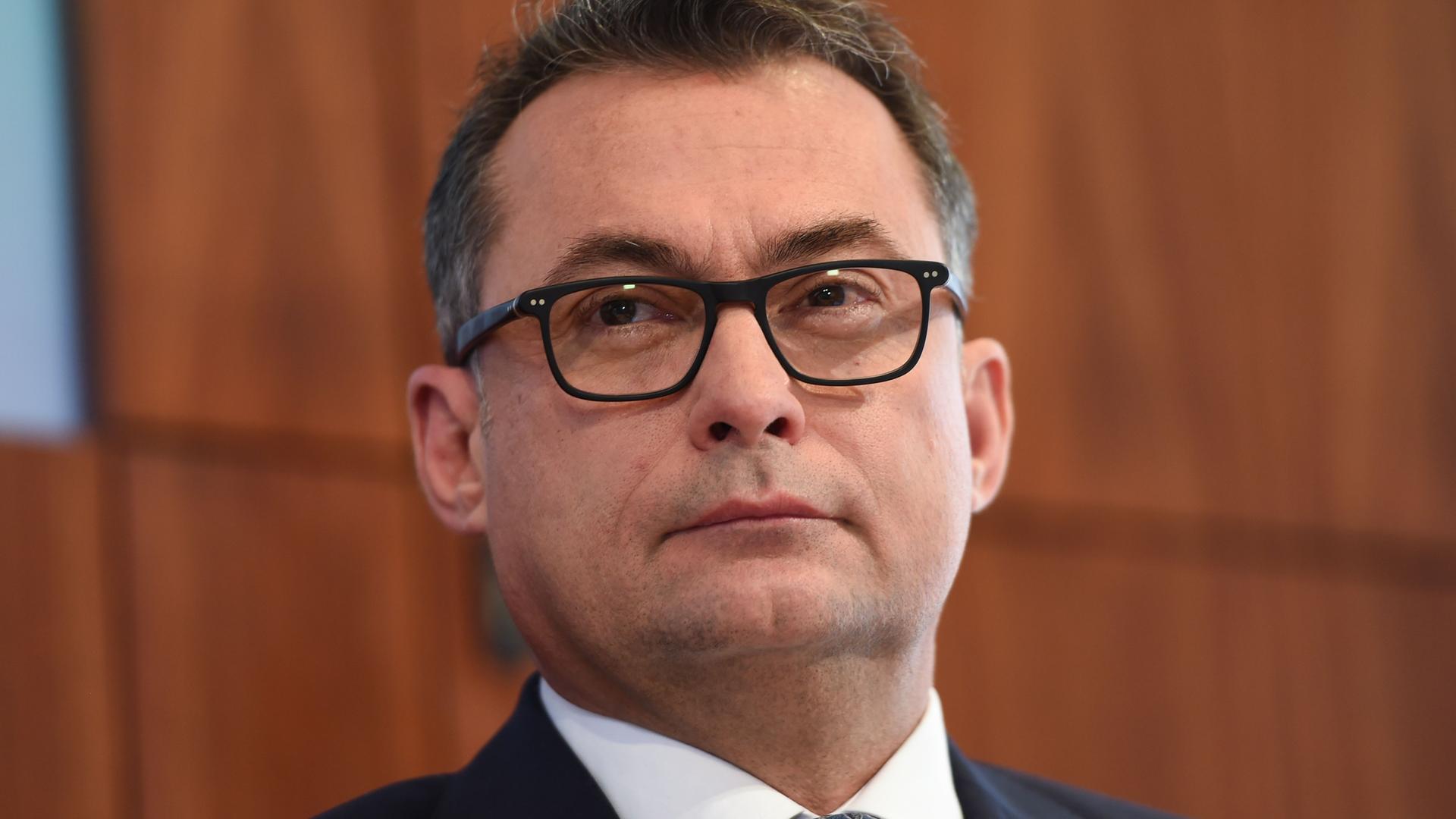 Joachim Nagel, Vorstandsmitglied der Deutschen Bundesbank, blickt am 24.02.2016 während der Bilanz-Pressekonferenz der Bundesbank in Frankfurt am Main (Hessen) in die Runde. Foto: Arne Dedert/dpa Joachim Nagel, Vorstandsmitglied der Deutschen Bundesbank, blickt am 24.02.2016 während der Bilanz-Pressekonferenz der Bundesbank in Frankfurt am Main (Hessen) in die Runde. Foto: Arne Dedert/dpa