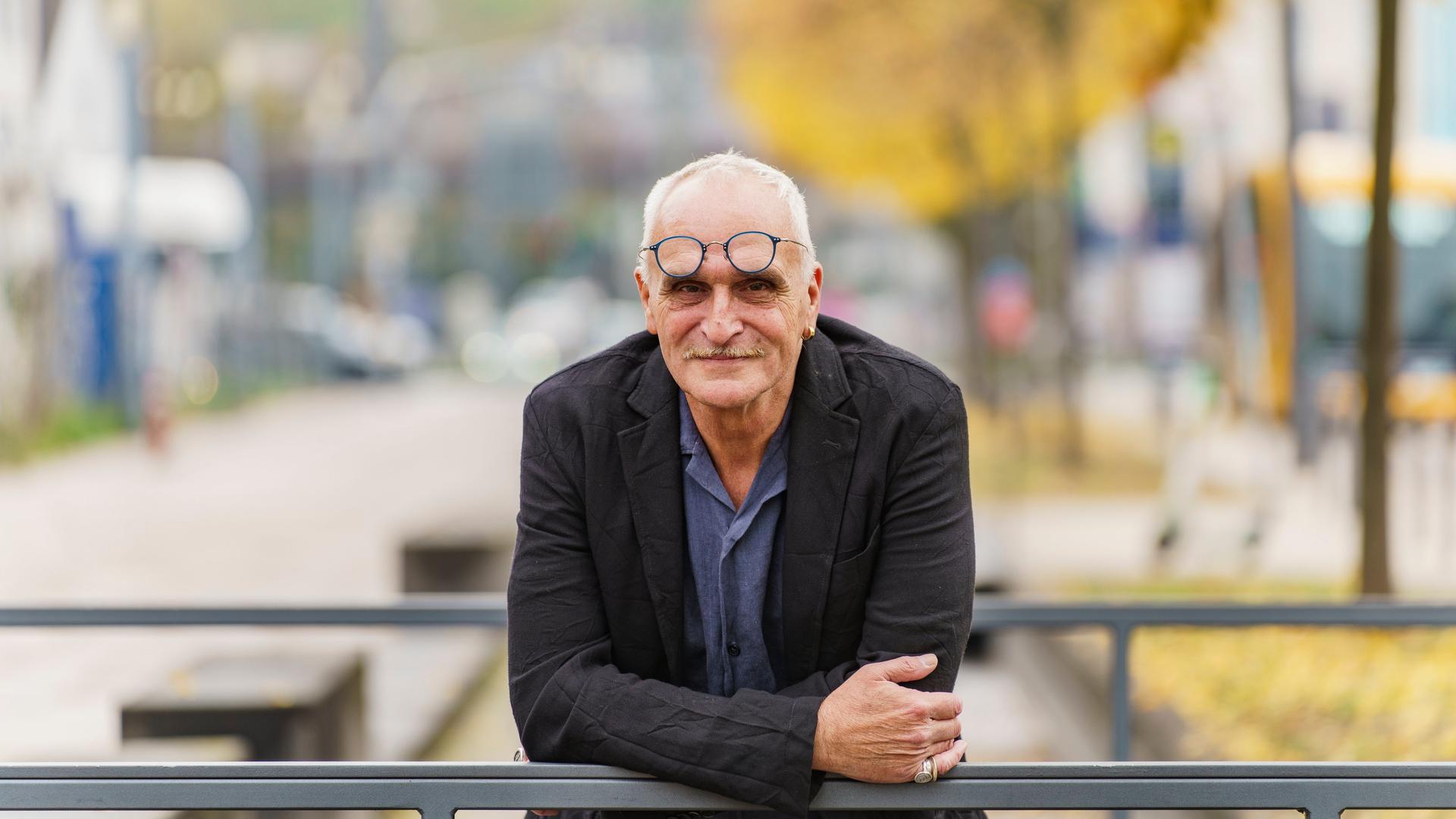 Der Schriftstellerverband PEN-Deutschland hat einen neuen Präsidenten gewählt: den Lyriker und Essayisten José F.A. Oliver Der Schriftstellerverband PEN-Deutschland hat einen neuen Präsidenten gewählt: den Lyriker und Essayisten José F.A. Oliver
