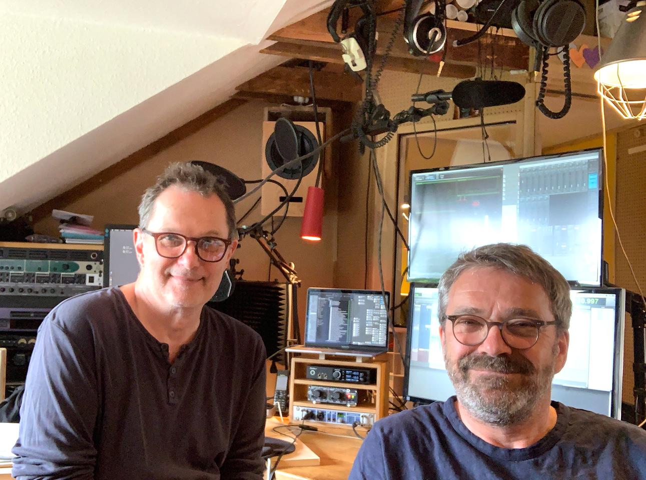 Die Autoren Tom Schimmeck und Stephan Detjen im Studio