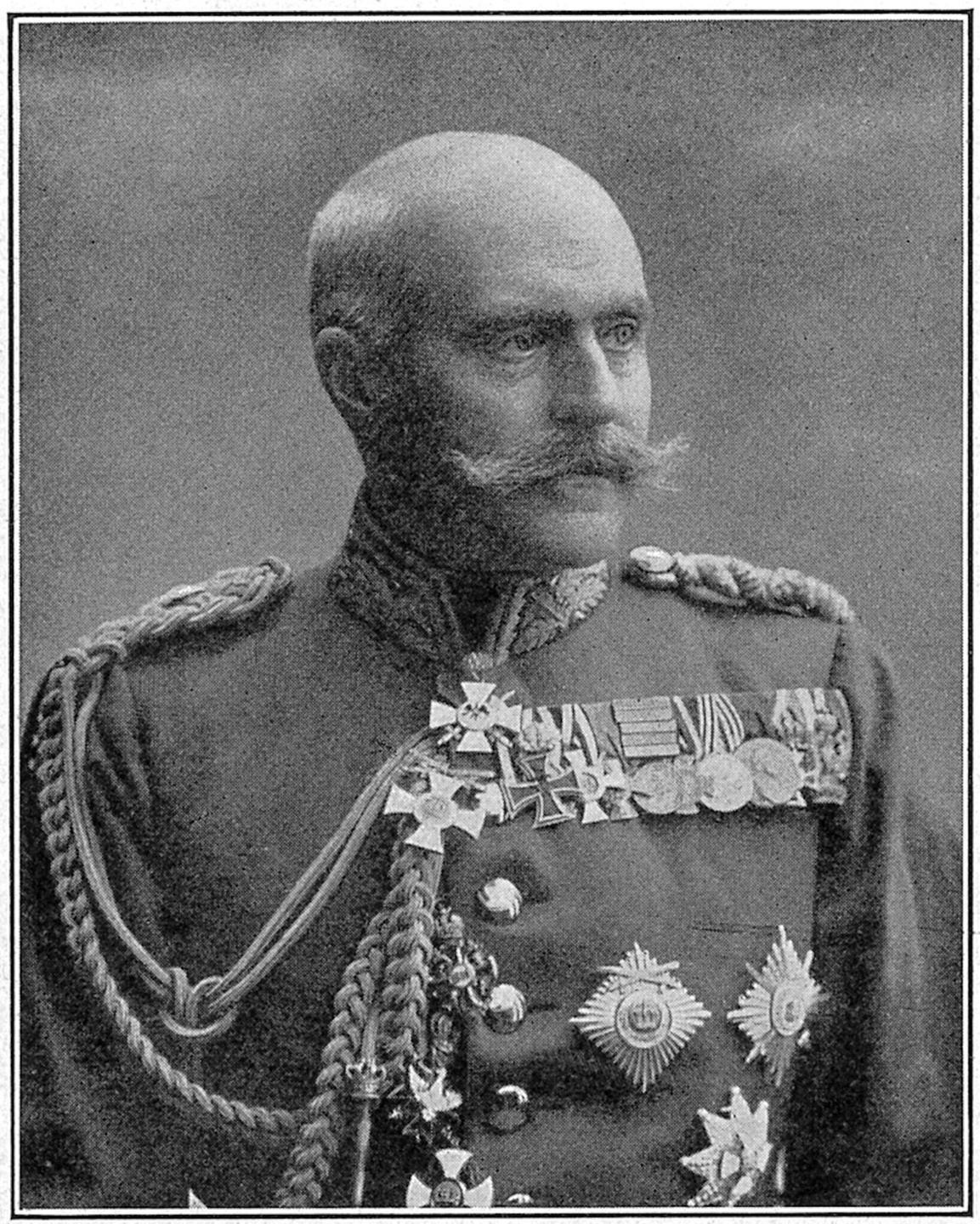 Zeitgenössisches Porträt von Lothar von Trotha in dekorierter Uniform und mit Schnauzbart. Zeitgenössisches Porträt von Lothar von Trotha in dekorierter Uniform und mit Schnauzbart.