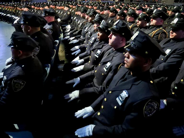 Abschlusszeremonie für junge Polizistinnen und Polizisten in New York (Symbolbild)