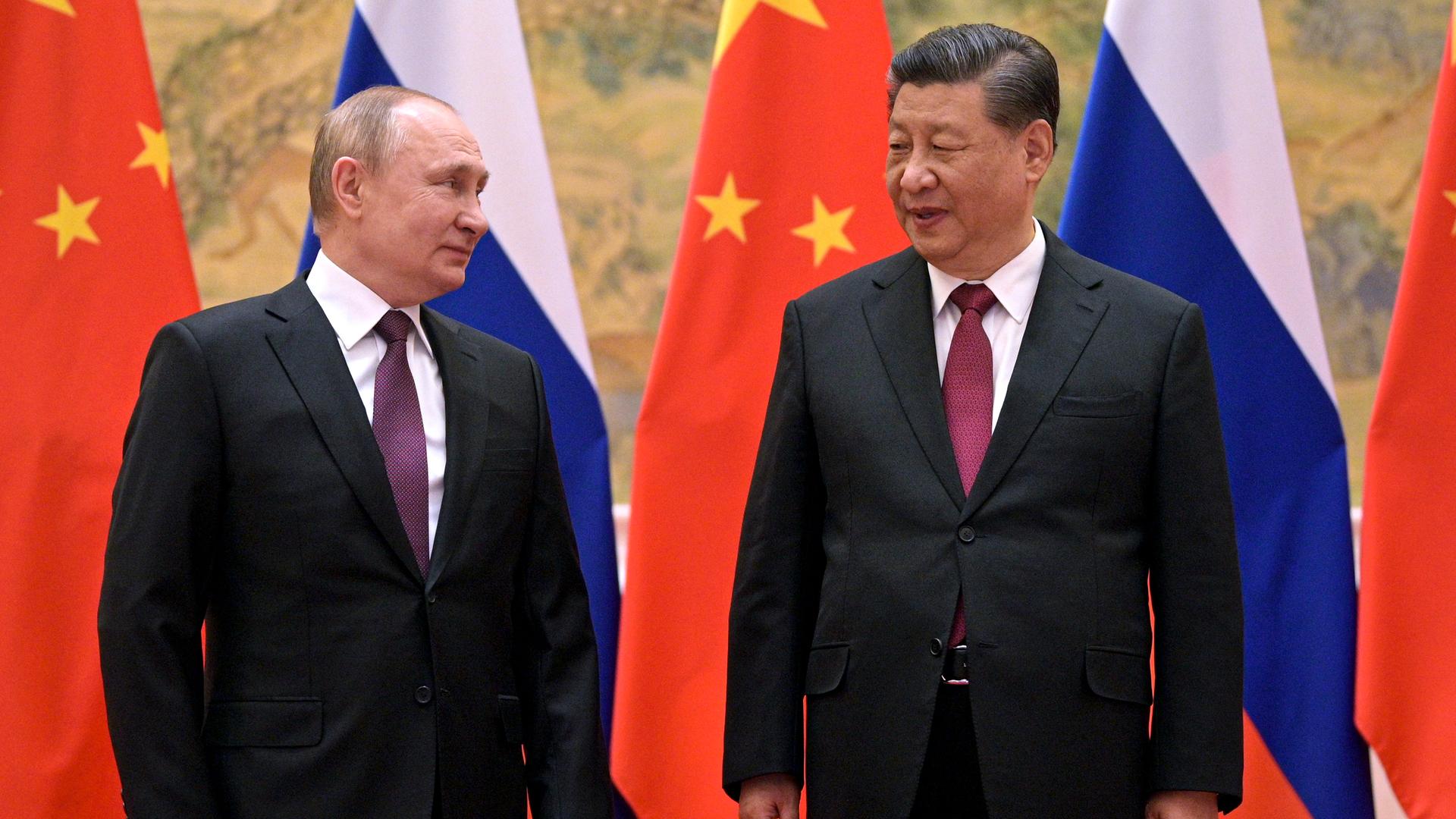 Die Staatschefs von Russland und China, Wladimir Putin und Xi Jinping (v.l.), während eines Treffens in Peking (aufgenommen am 4. Februar 2022) Die Staatschefs von Russland und China, Wladimir Putin und Xi Jinping (v.l.), während eines Treffens in Peking (aufgenommen am 4. Februar 2022)