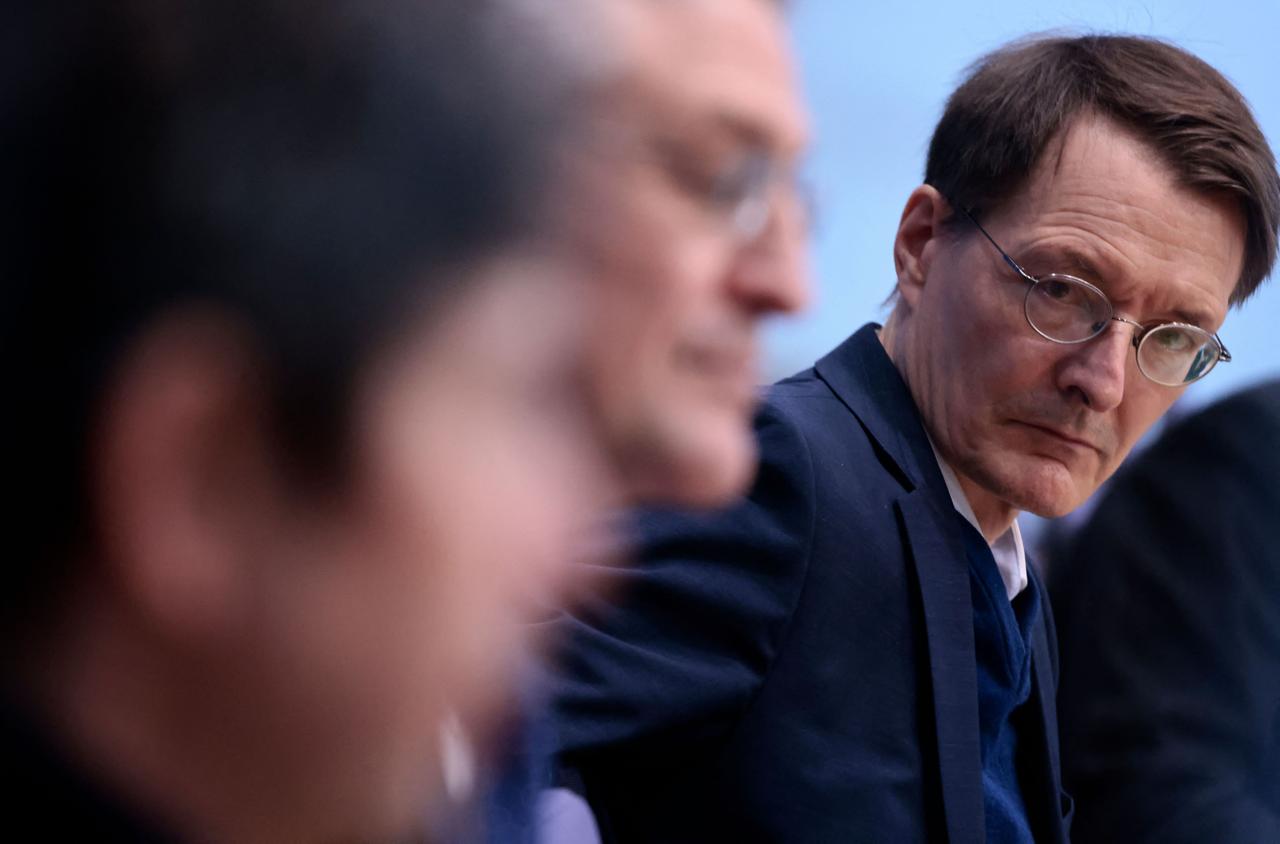 Christian Drosten, Lothar Wieler und Karl Lauterbach (SPD), äußern sich in der Bundespressekonferenz zur aktuellen Corona-Lage. Christian Drosten, Lothar Wieler und Karl Lauterbach (SPD), äußern sich in der Bundespressekonferenz zur aktuellen Corona-Lage.