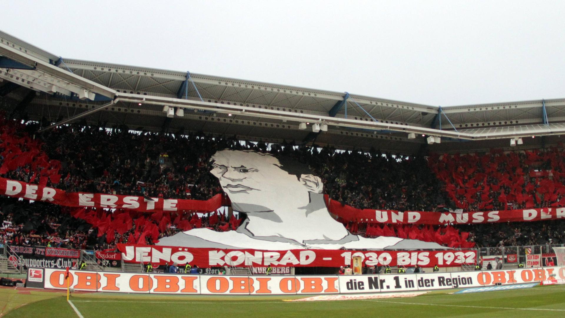 Die Fans des 1. FC Nürnberg gedenken dem Juden Jenö Konrad mit einer Choerographie. Die Fans des 1. FC Nürnberg gedenken dem Juden Jenö Konrad mit einer Choerographie.