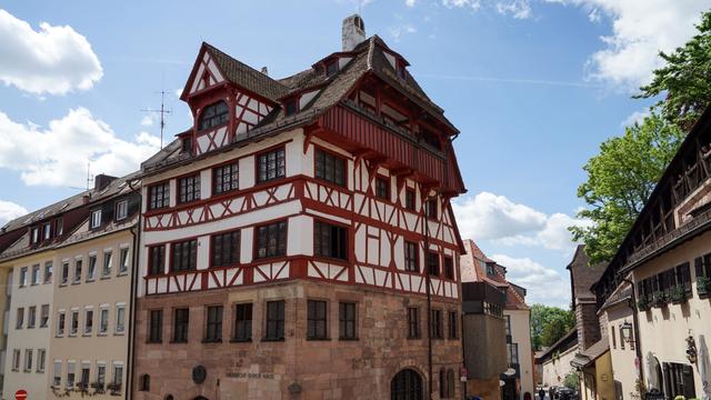 Das Albrecht-Dürer-Haus am Tiergärtnertorplatz in der Nürnberger Altstadt.