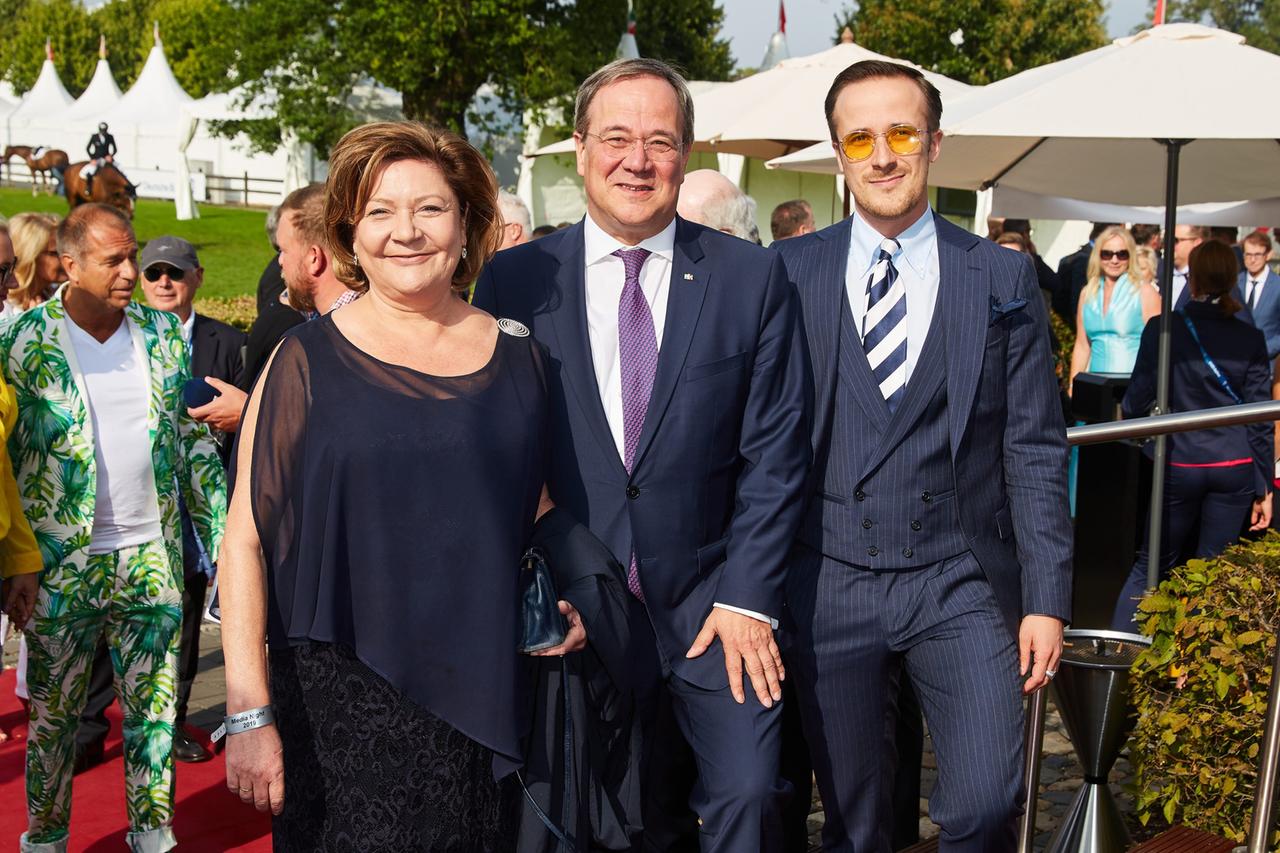 Der ehemalige NRW-Ministerpräsident und CDU-Kanzlerkandidat Armin Laschet, hier mit Ehefrau Susanne und Sohn Johannes.