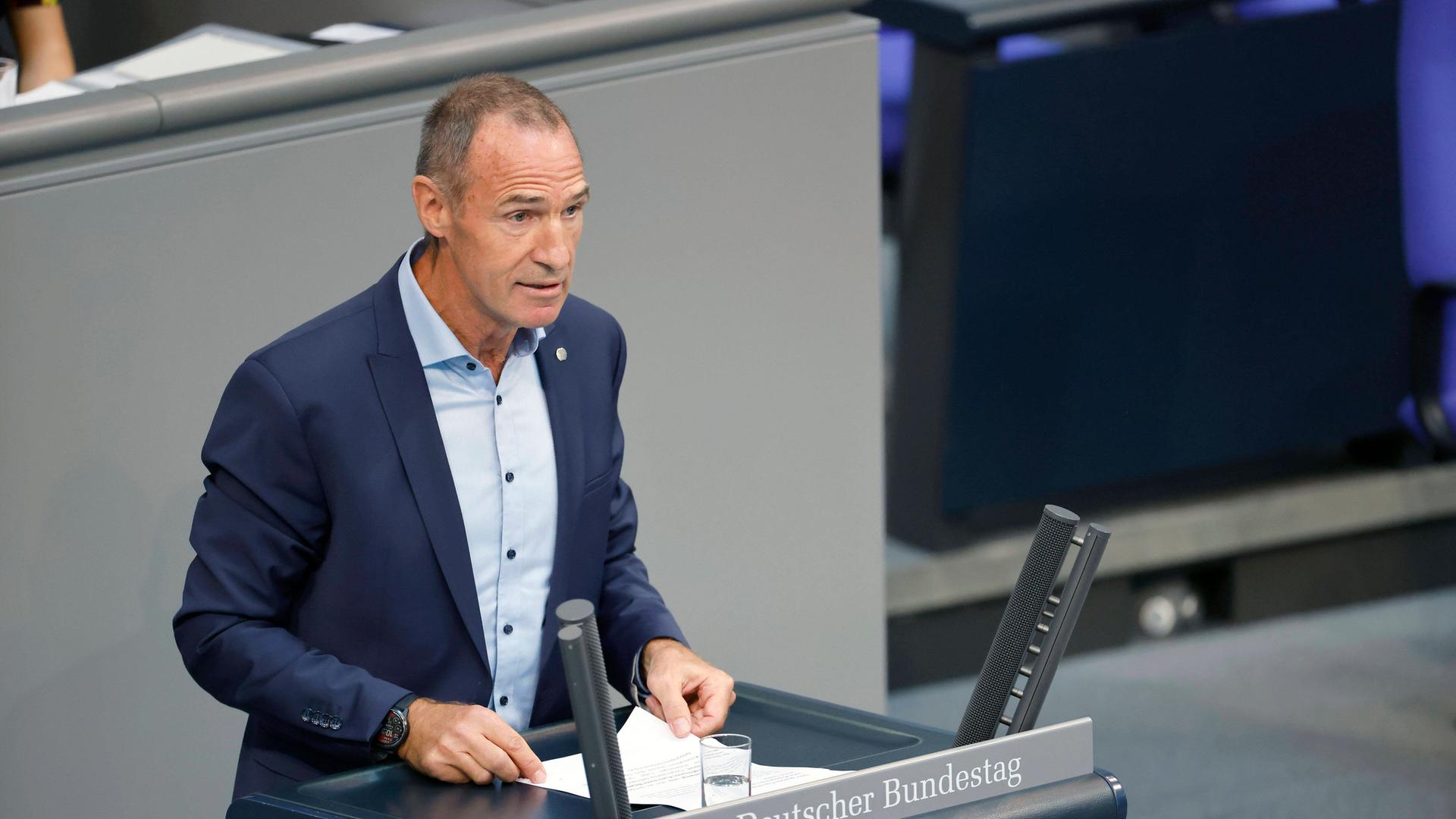 Der SPD-Politiker und Sportausschuss-Vorsitzende Frank Ullrich in der 52. Sitzung des Deutschen Bundestages im Reichstagsgebäude.